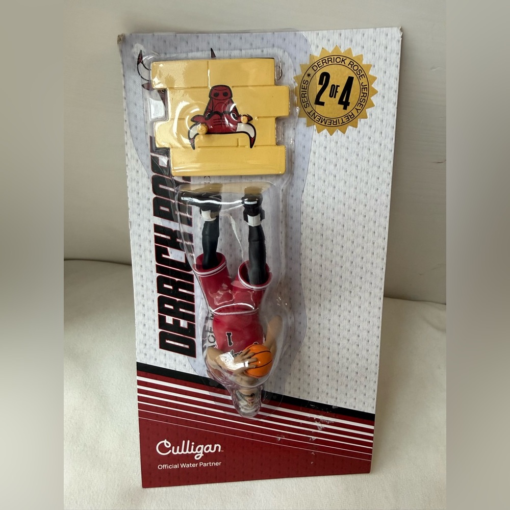 Derrick Rose Chicago Bulls Face Mask Figure Packaging Variant NBA Collectible